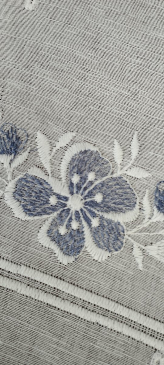 Horizontal cut Grecale glass curtain embroidered in blue