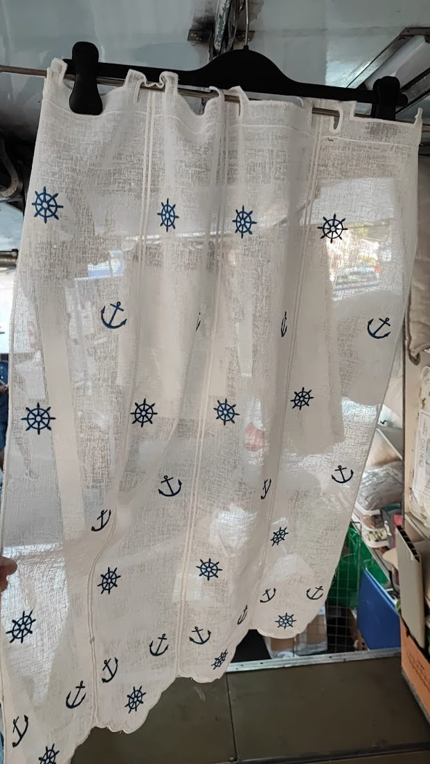 Tendina tirolese ricamata disegno Mare