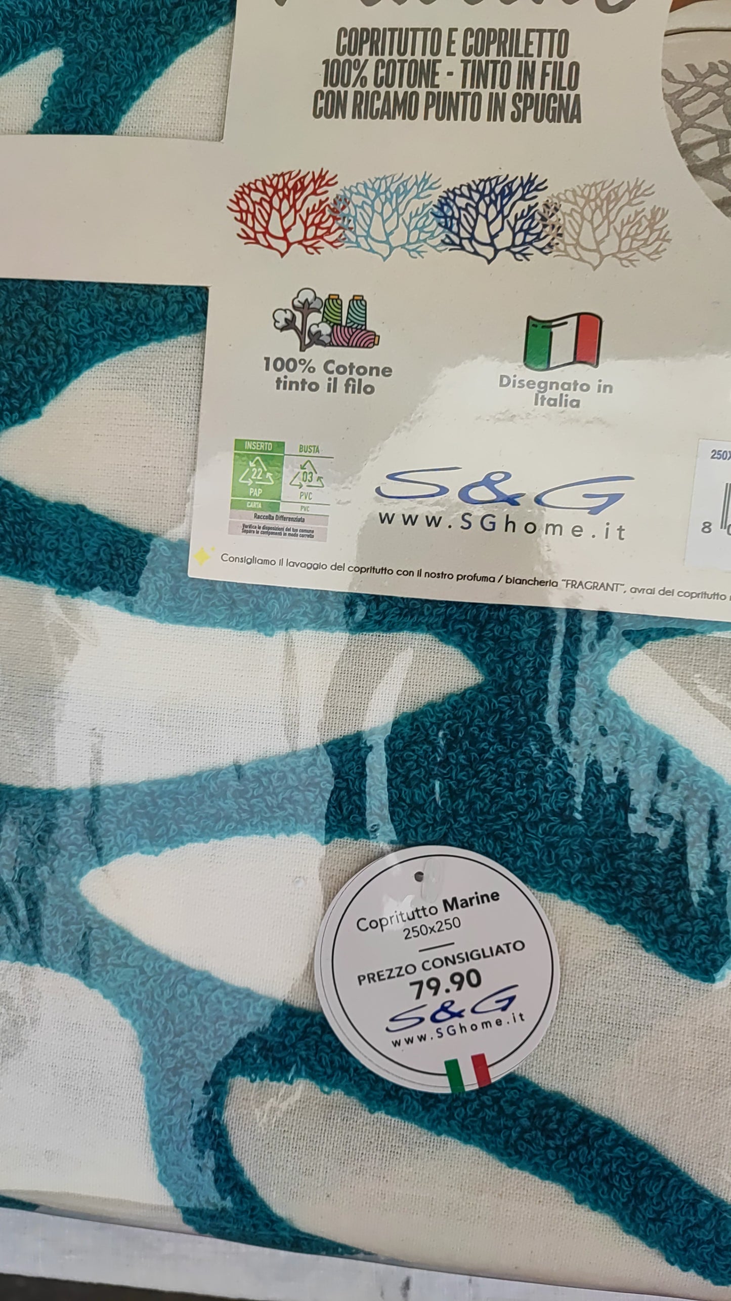 Copriletto  Marine con punto in spugna ricamo grande corallo su sghome
