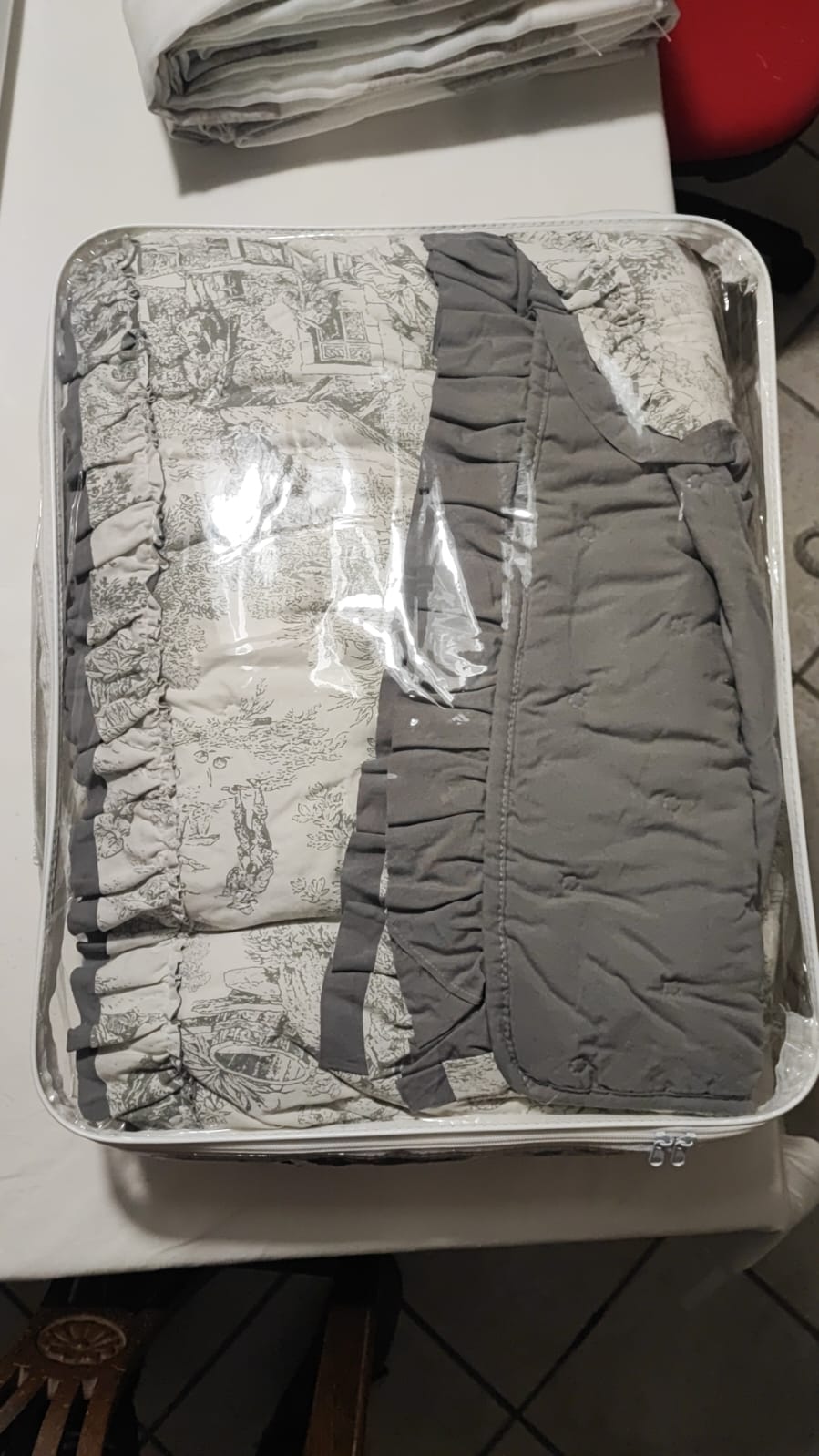 Double Microfiber Double Ruffle Toile Art Deco Quilt