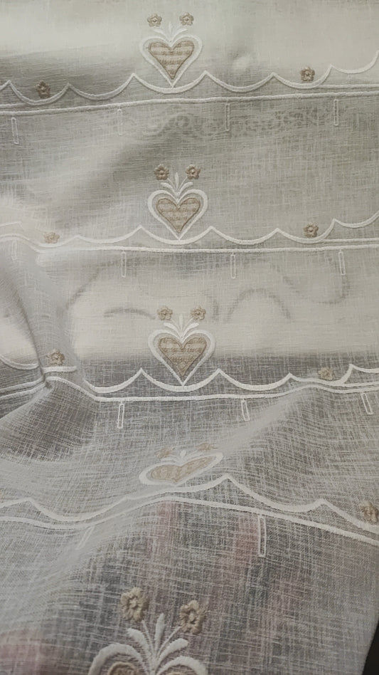 Tendina taglio orizzontale larga 60 cm con ricamo cuore