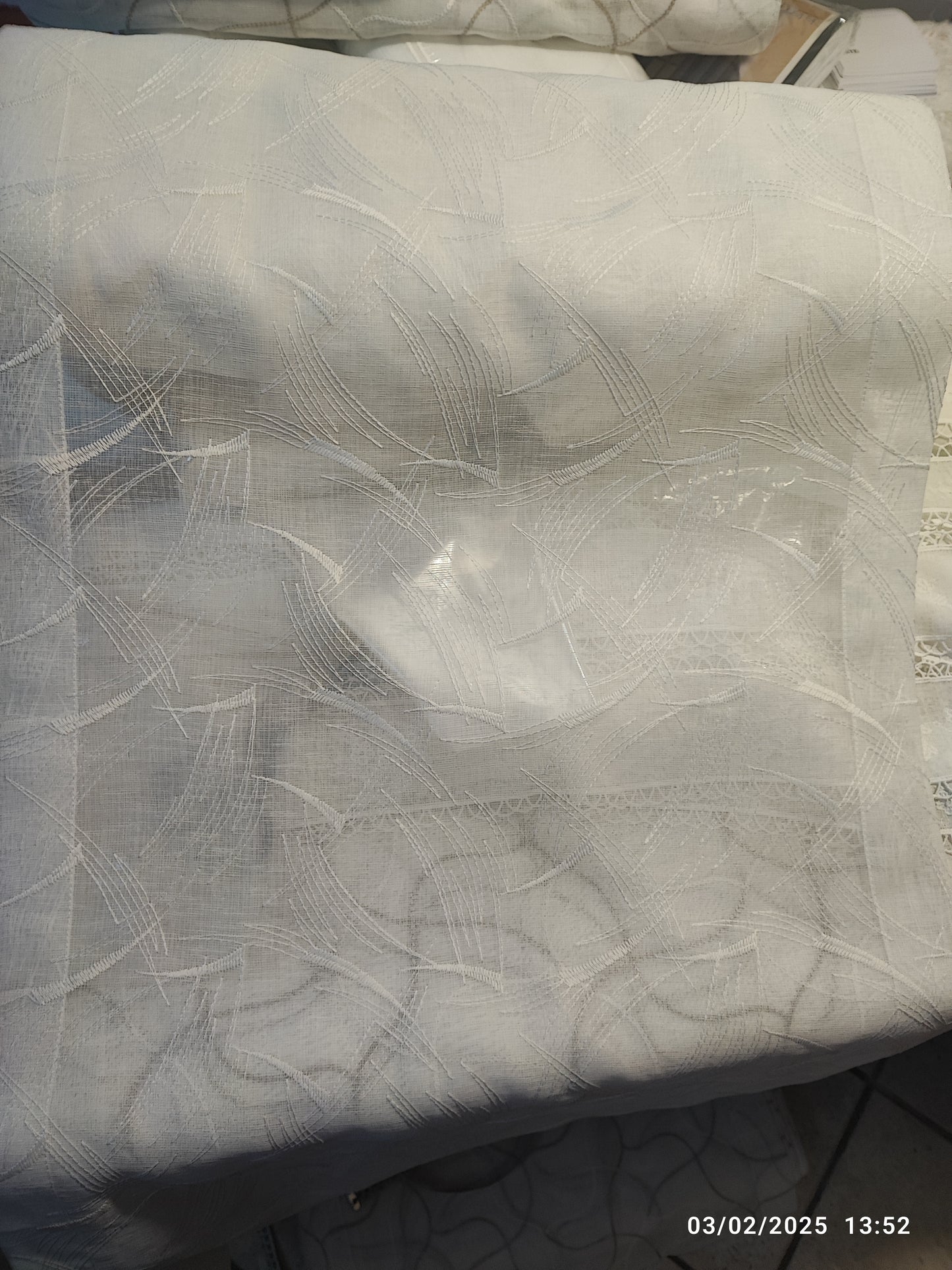 tendina confezionata ricamata  larga 60cm