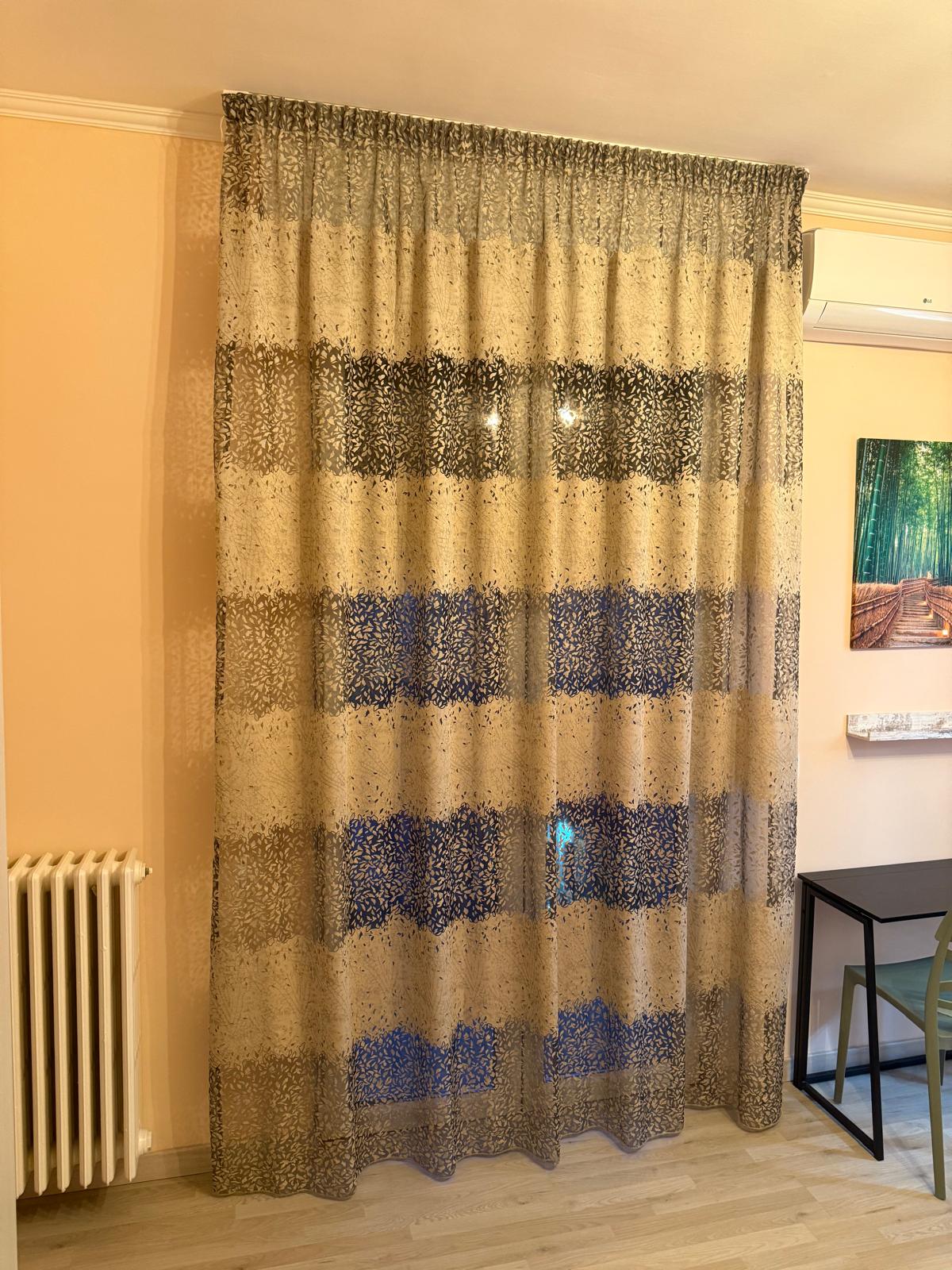 Tenda in devoree' colore tortora disegnata e prodotta in Italia