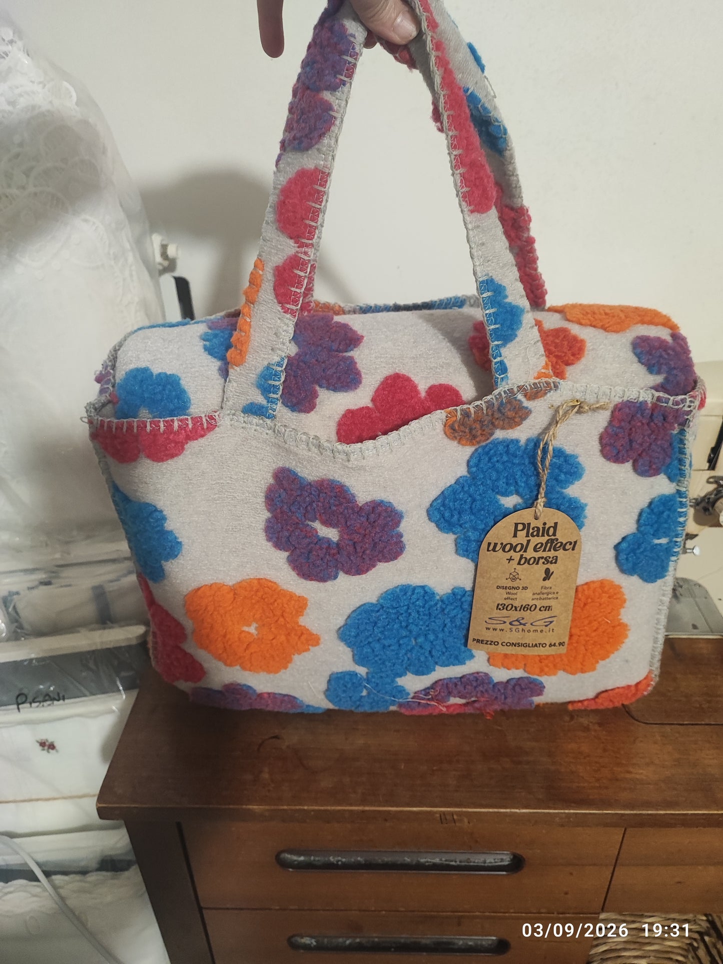 Plaid effetto lana cotta in 3D con borsa e cuscini misura 130x160 con imbottitura soft agnellato Sghome