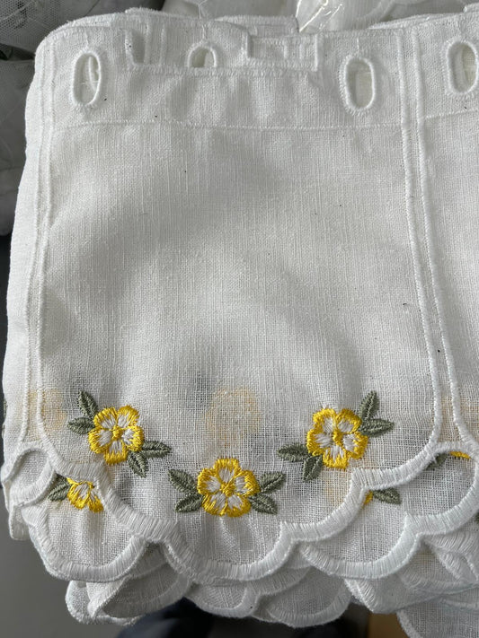 Valance embroidered with yellow flowers