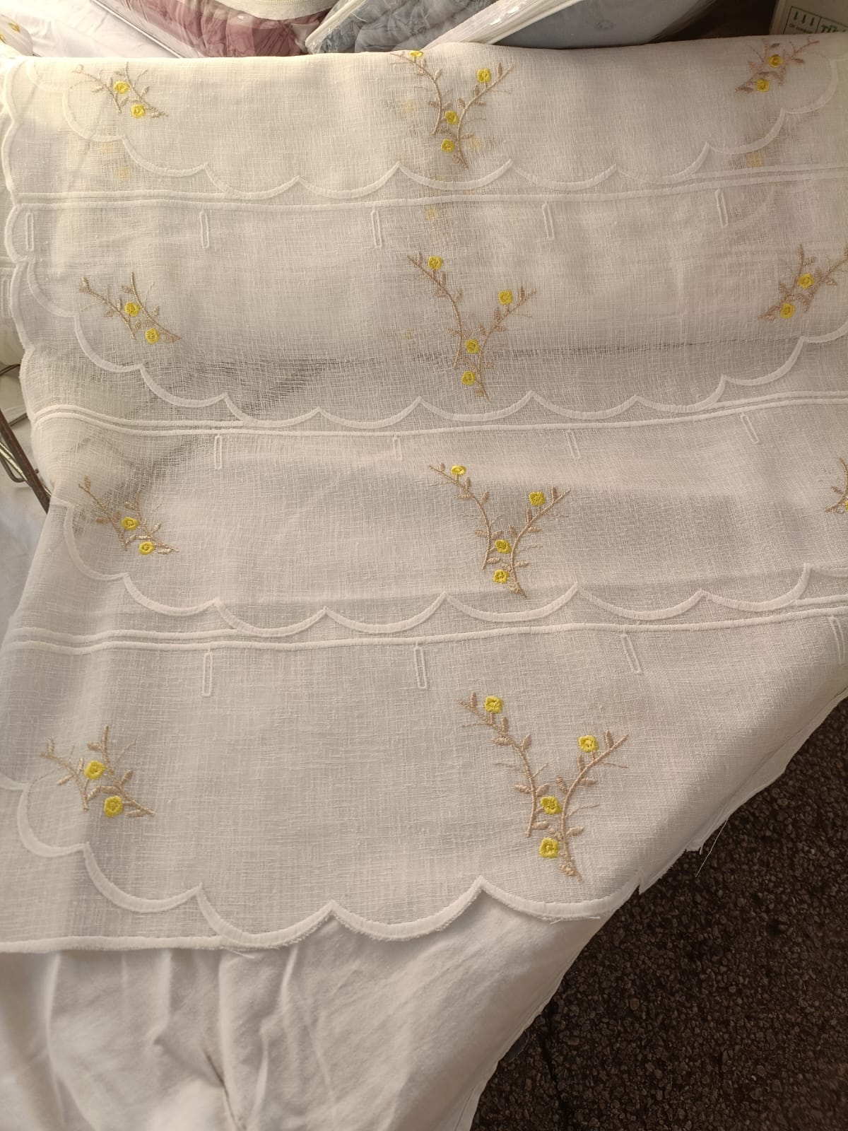 Curtain made with yellow flower sprigs, 60 cm wide