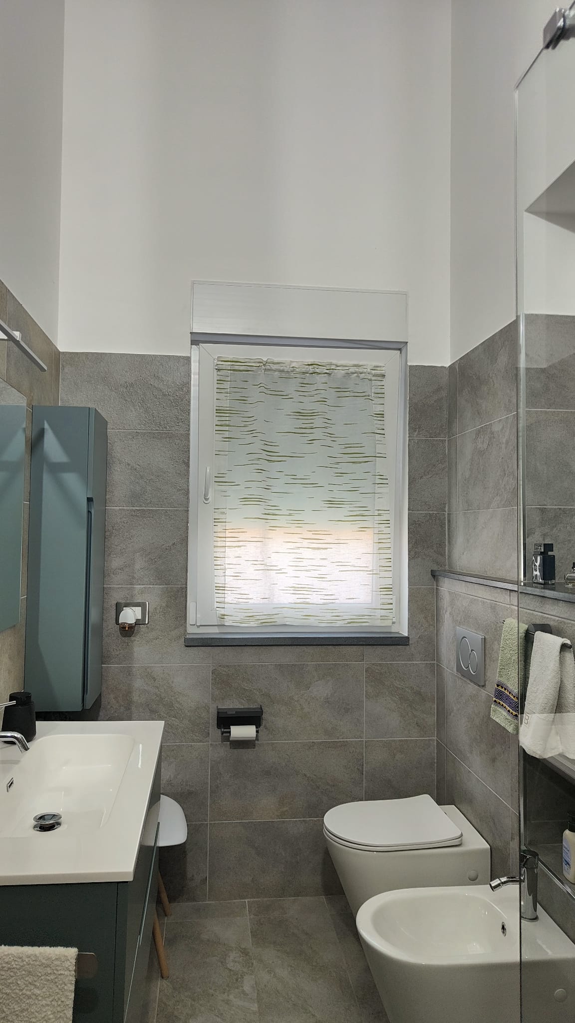 Tendina larga 45 e 60 e 80cm disegnata e progettata in italia blu e verde confezionata