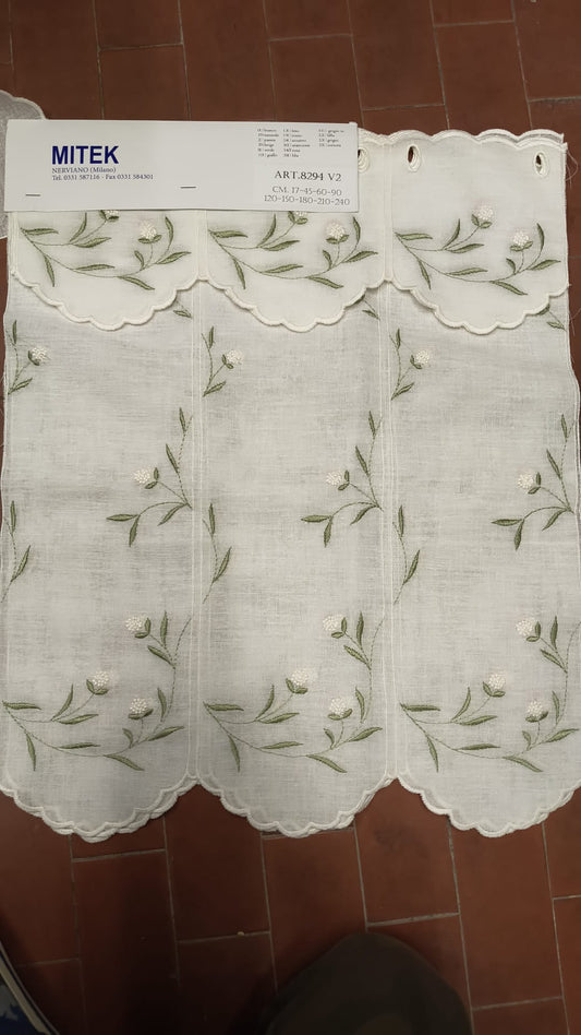 Tendina tirolese nuova h 120 ricamata con fiori bianca/verde e mantovanina h 18 produzione italiana .
