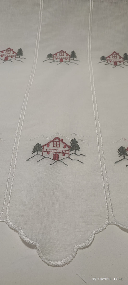 Tendina tirolese h 150 casetta rossa ricamata in rilievo produzione italiana