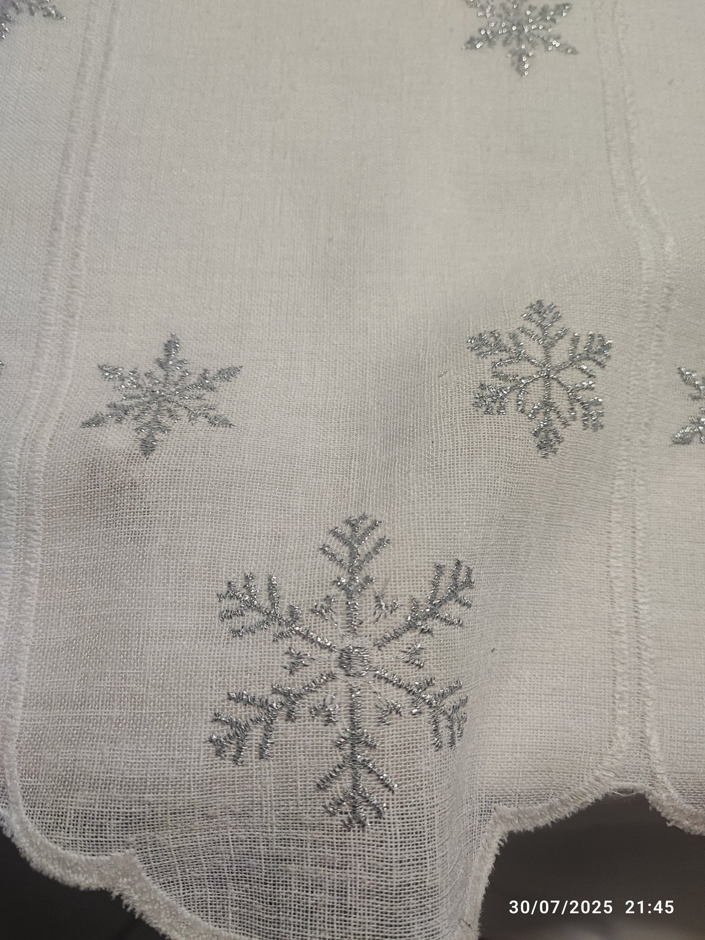 Tendina h 60 ricamata con filo d'argento fiocchi di neve produzione italiana