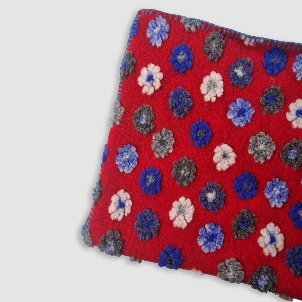 Plaid lana cotta ricamo in rilievo margherite produzione italiana in Toscana