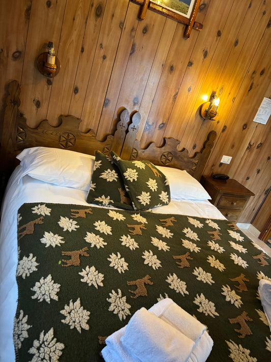 plaid lana cotta stelle alpine e cervo misura 170x150 produzione artigianale Toscana Perlatex