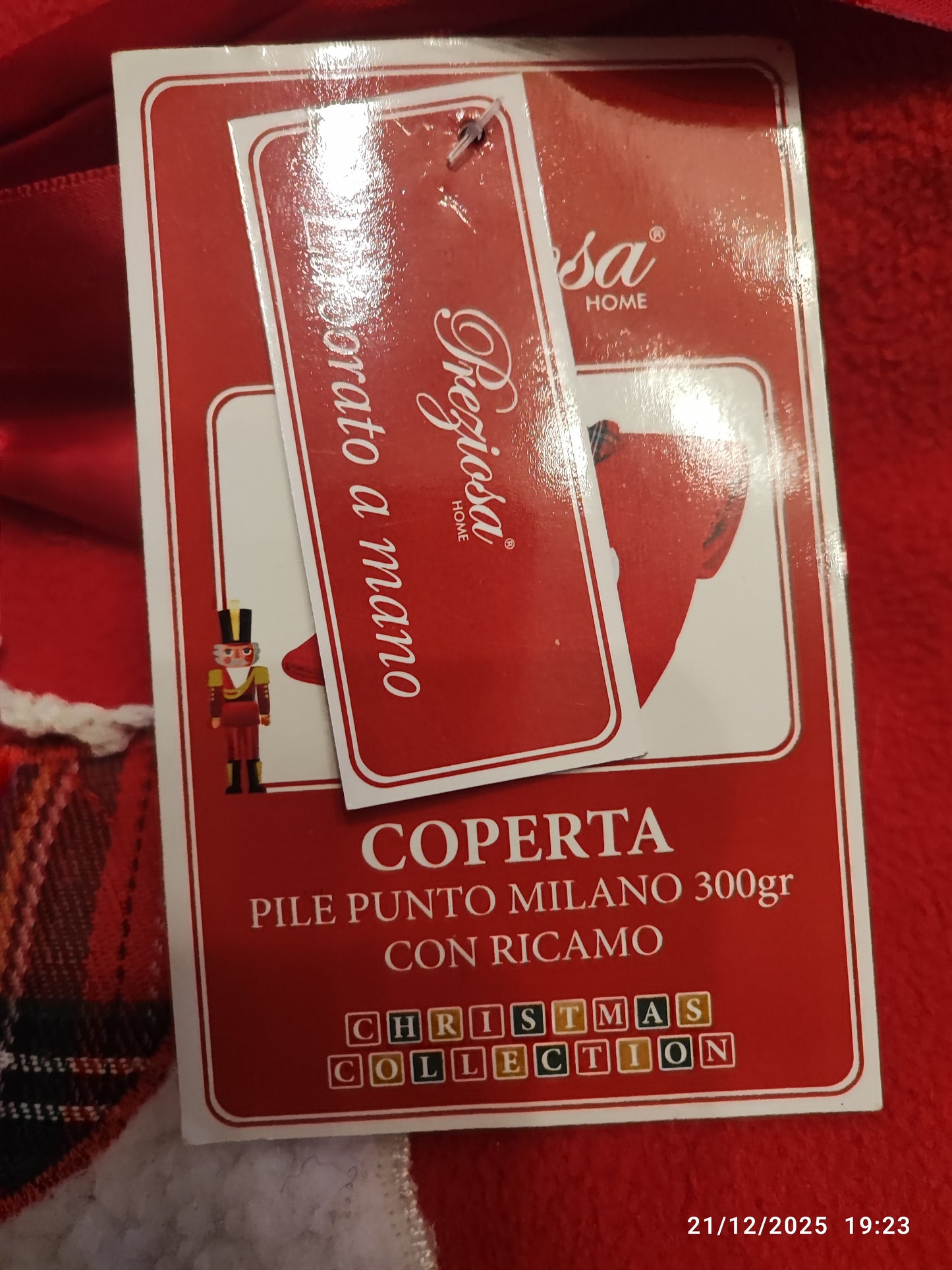 Plaid rosso della Preziosa lavorato e ricamato a mano 139x160 produzione italiana.