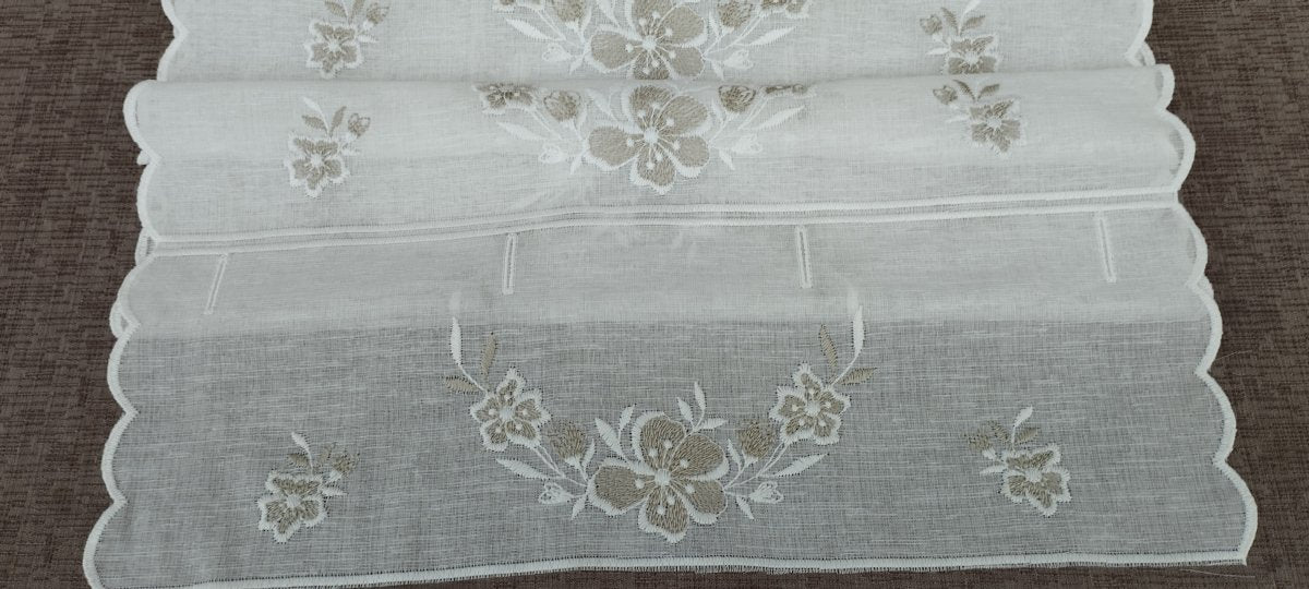 Horizontal cut Grecale glass curtain embroidered in beige