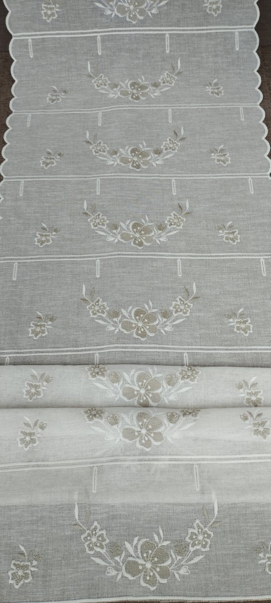 Horizontal cut Grecale glass curtain embroidered in beige